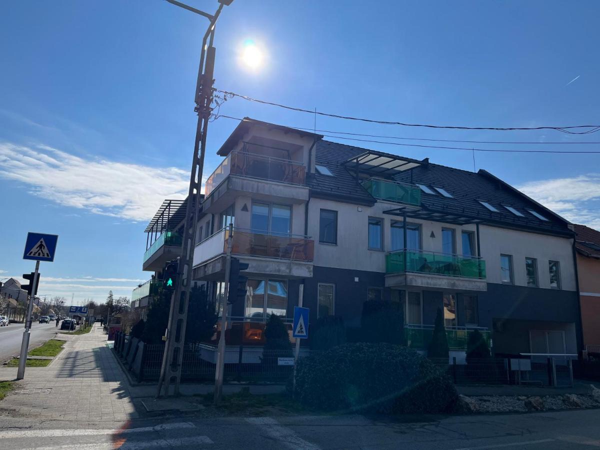 Azur Haz Gyoengyvirag Apartman Sárvár Eksteriør bilde